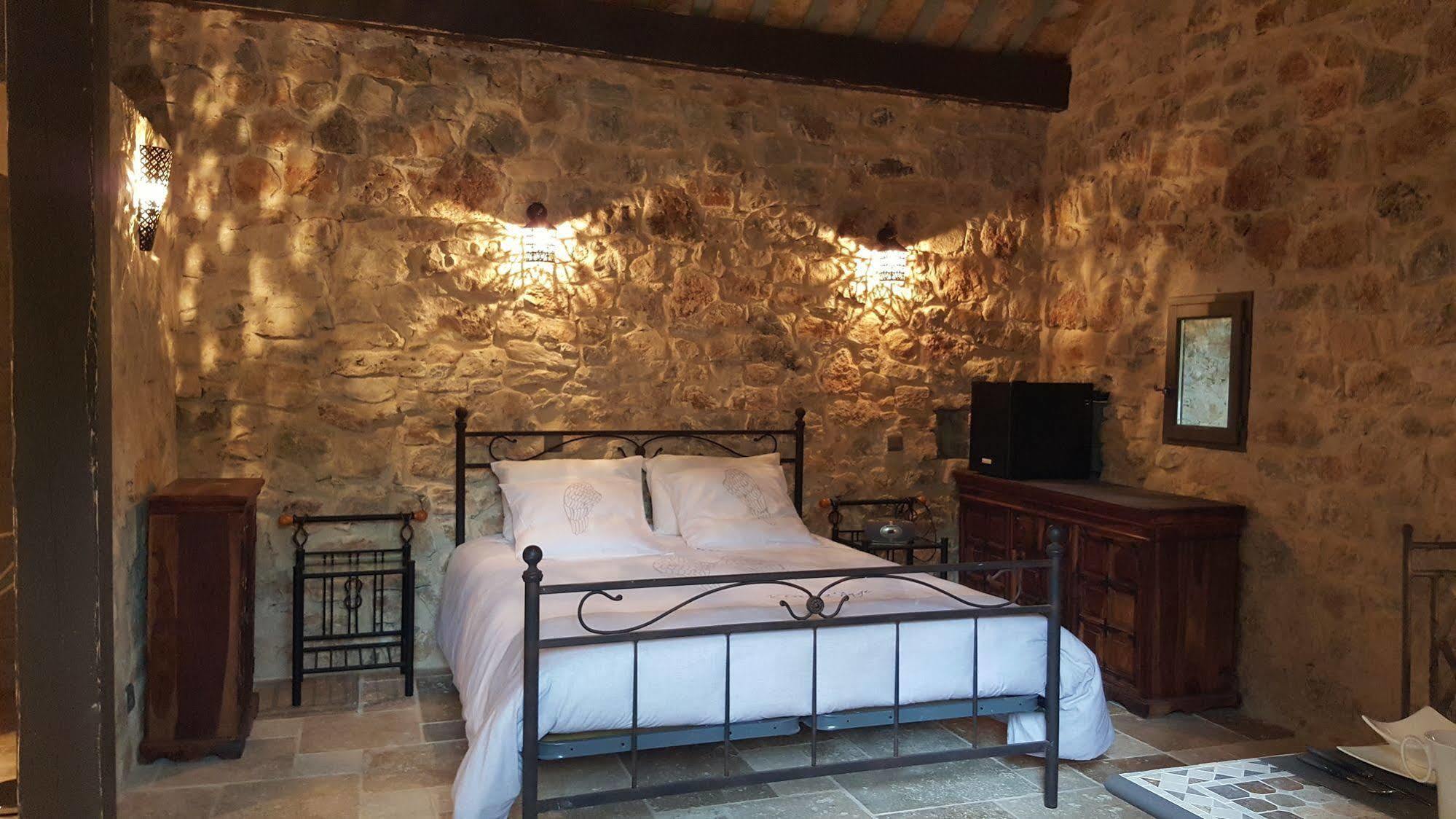 Le Donjon Des Combes Et Son Spa Fayence Exteriér fotografie