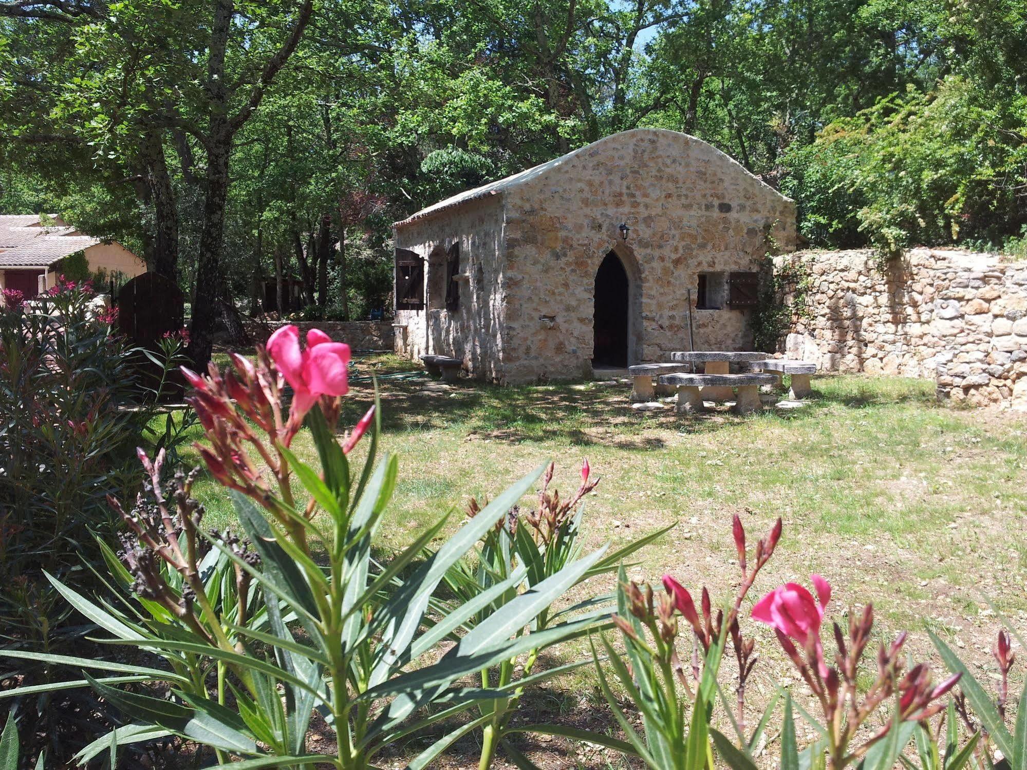 Le Donjon Des Combes Et Son Spa Fayence Exteriér fotografie